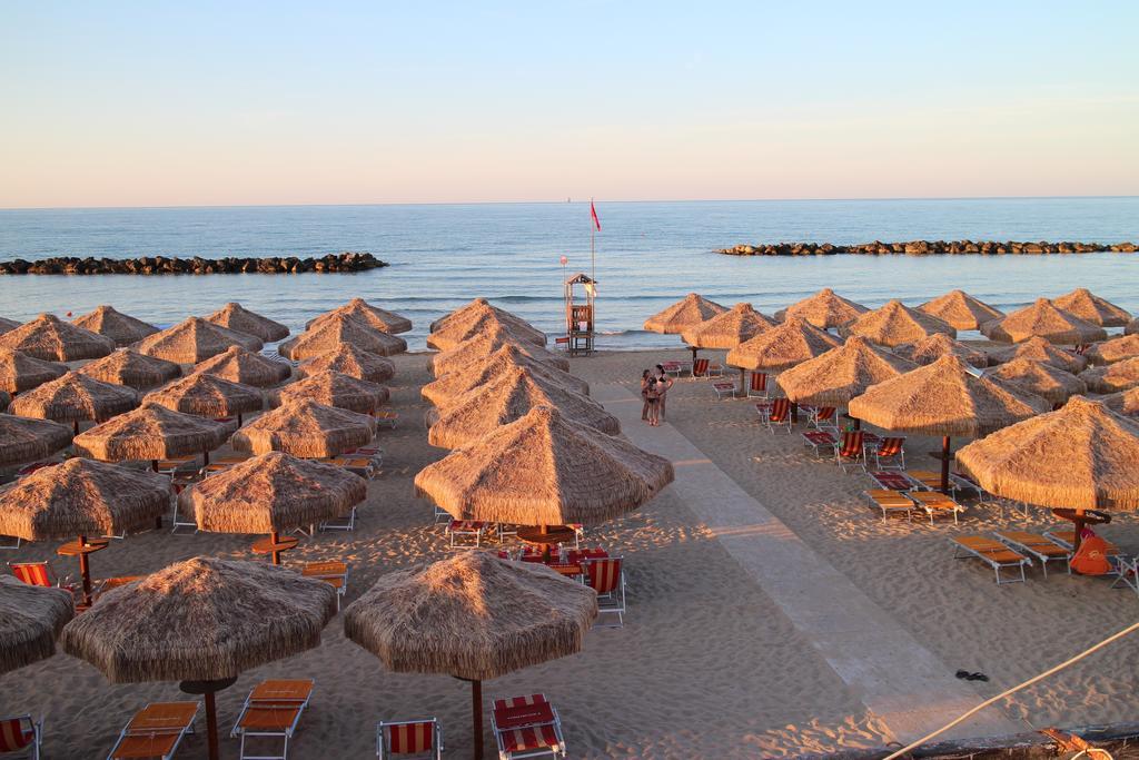Апартаменти Holiday Dreams Франкавілла-аль-Маре Екстер'єр фото